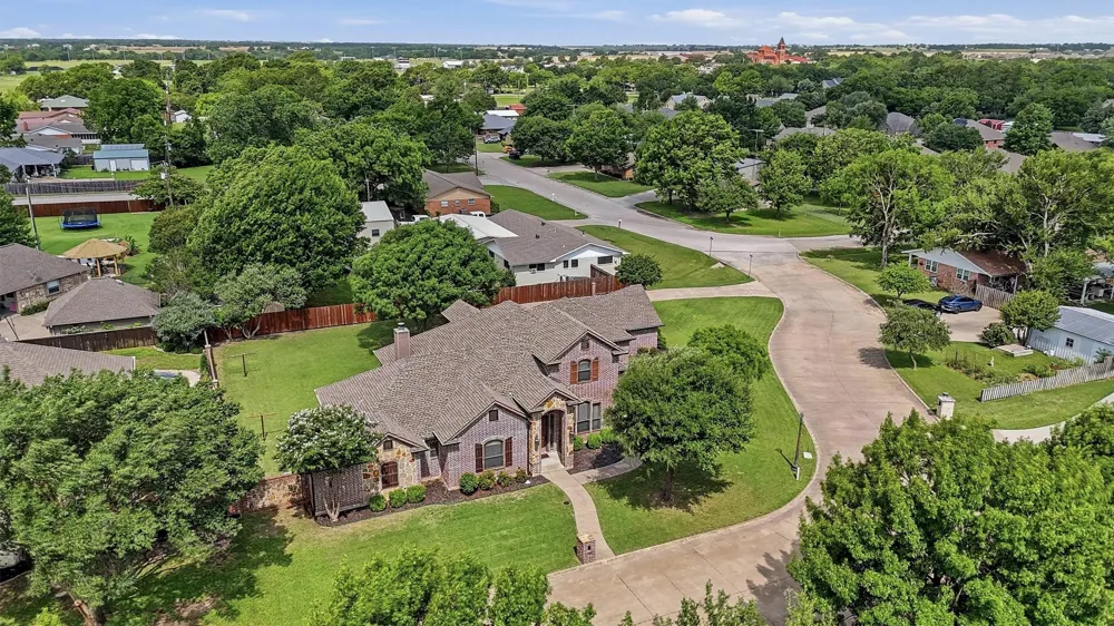 201 Hillside Lane Lindsay, TX 76250