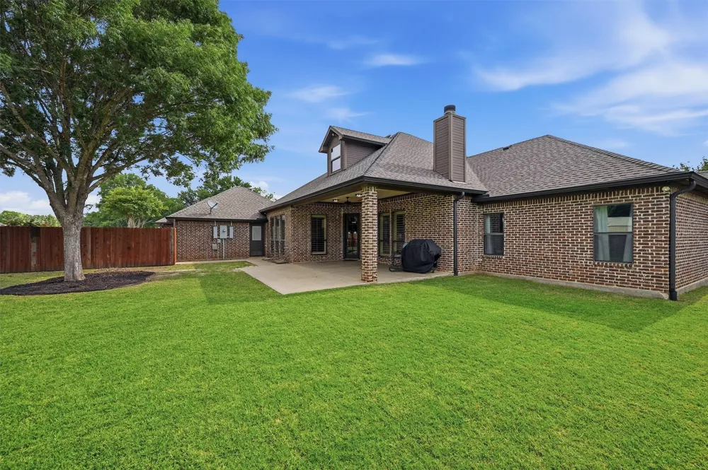 201 Hillside Lane Lindsay, TX 76250