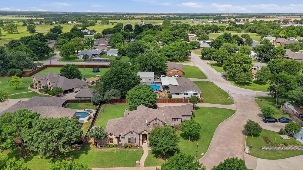 201 Hillside Lane Lindsay, TX 76250