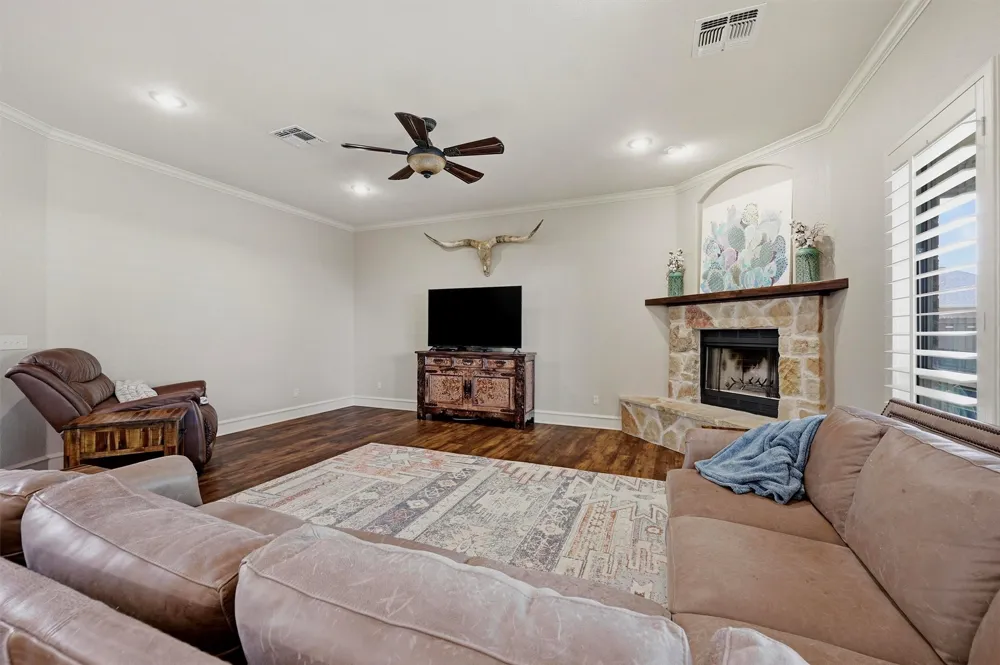 201 Hillside Lane Lindsay, TX 76250