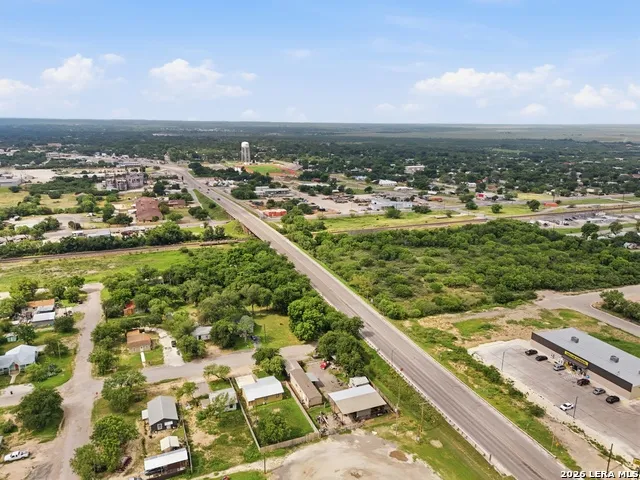 407 E Daniel Street Uvalde, TX 78801