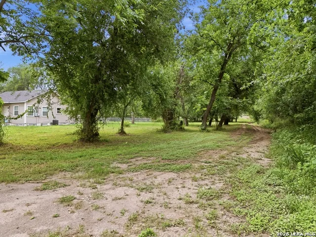 407 E Daniel Street Uvalde, TX 78801