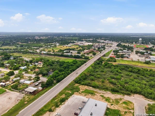 407 E Daniel Street Uvalde, TX 78801