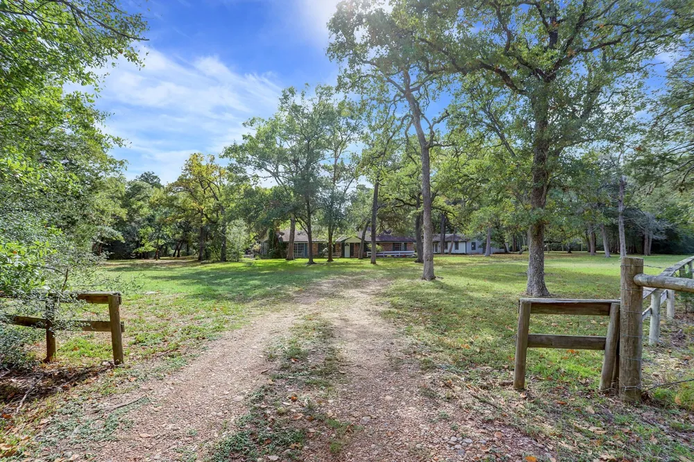 5400 Florida Chapel Road Fayetteville, TX 78940