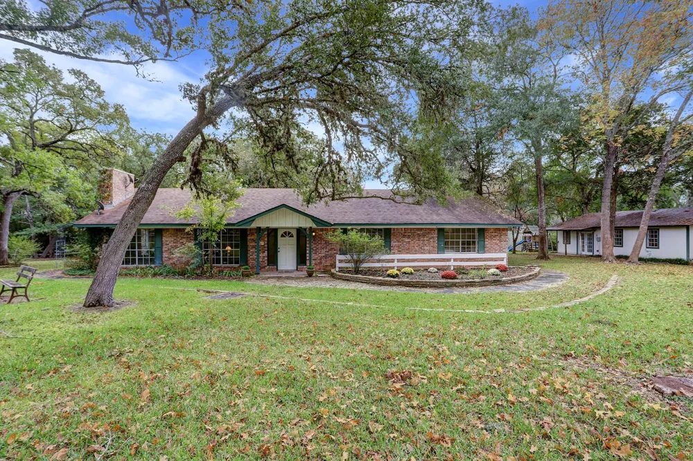 5400 Florida Chapel Road Fayetteville, TX 78940
