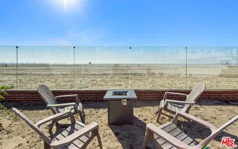 605 Palisades Beach Road