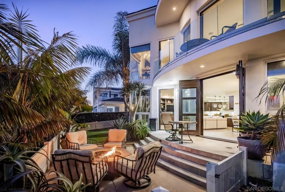 5390 Carlsbad Boulevard Carlsbad, CA 92008