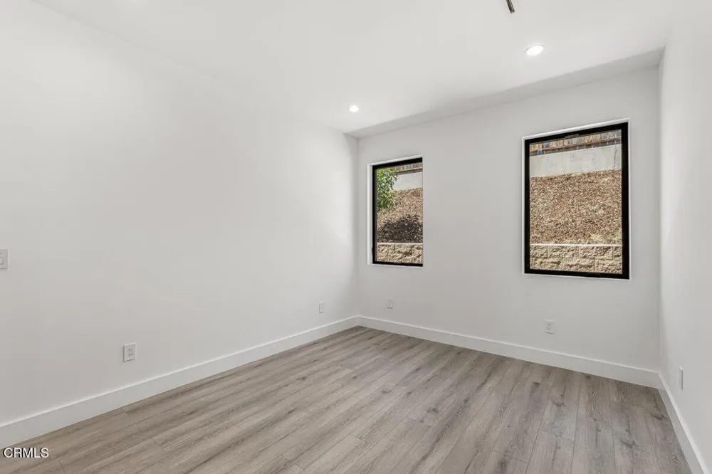 954 Colina Vista Ventura, CA 93003