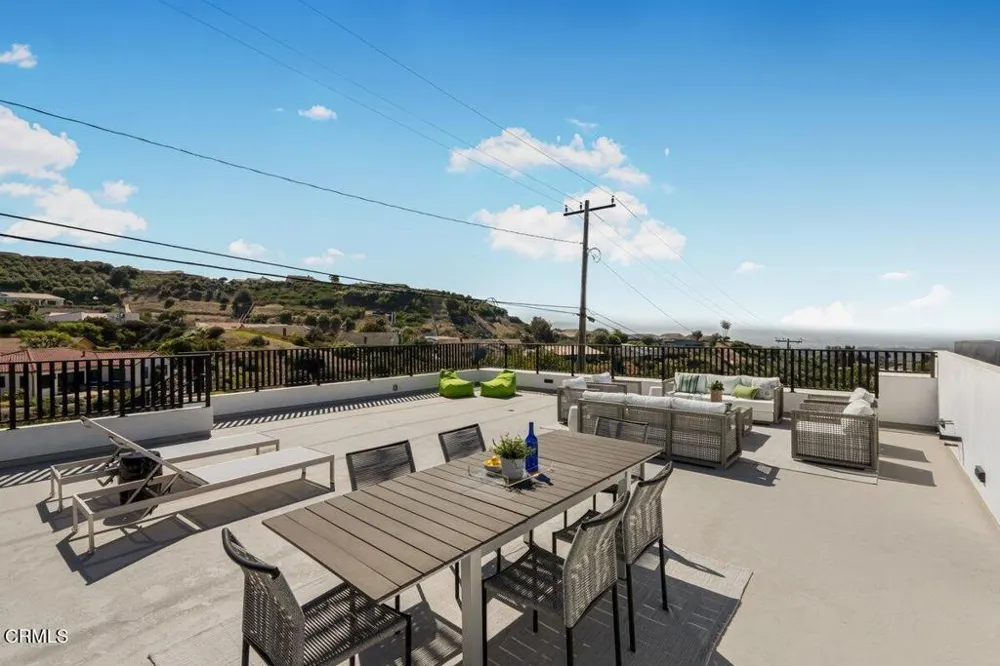 954 Colina Vista Ventura, CA 93003