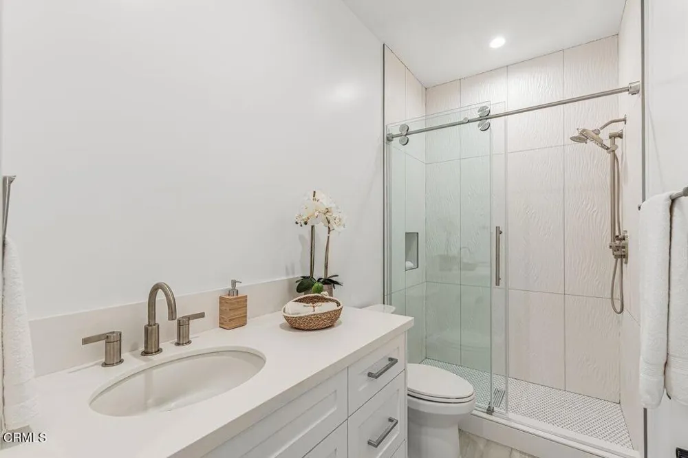 954 Colina Vista Ventura, CA 93003