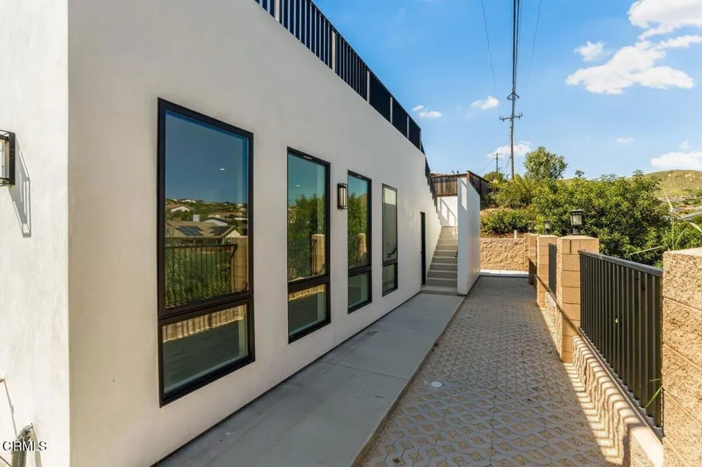 954 Colina Vista Ventura, CA 93003