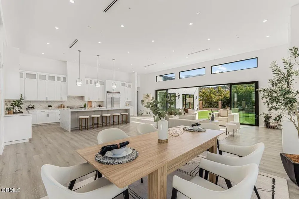 954 Colina Vista Ventura, CA 93003