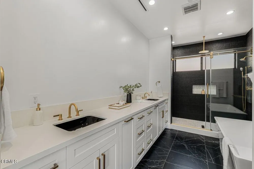 954 Colina Vista Ventura, CA 93003