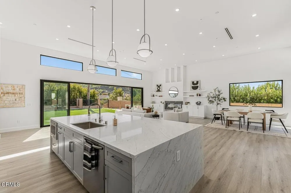 954 Colina Vista Ventura, CA 93003