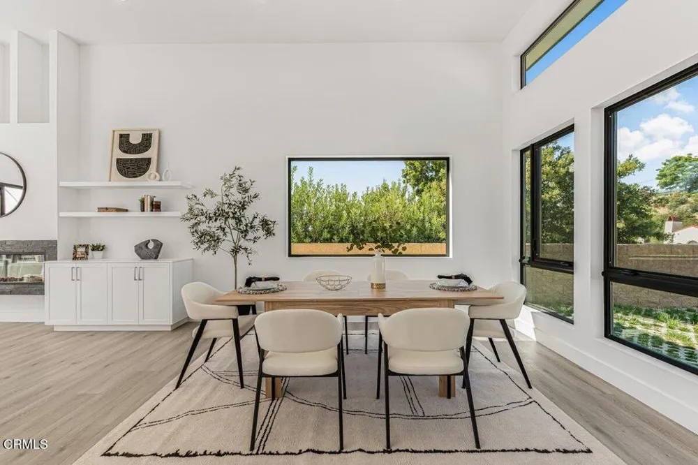 954 Colina Vista Ventura, CA 93003