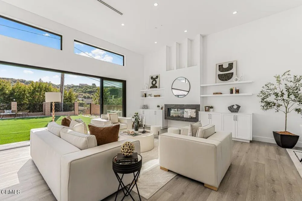 954 Colina Vista Ventura, CA 93003