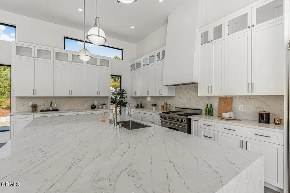 954 Colina Vista Ventura, CA 93003