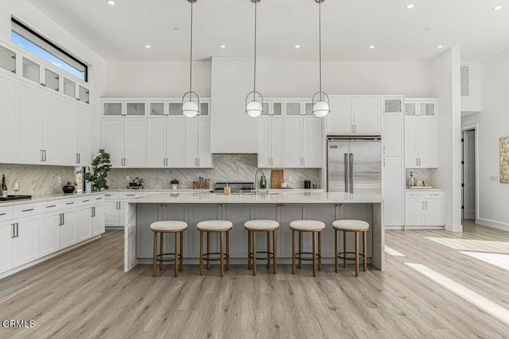954 Colina Vista Ventura, CA 93003