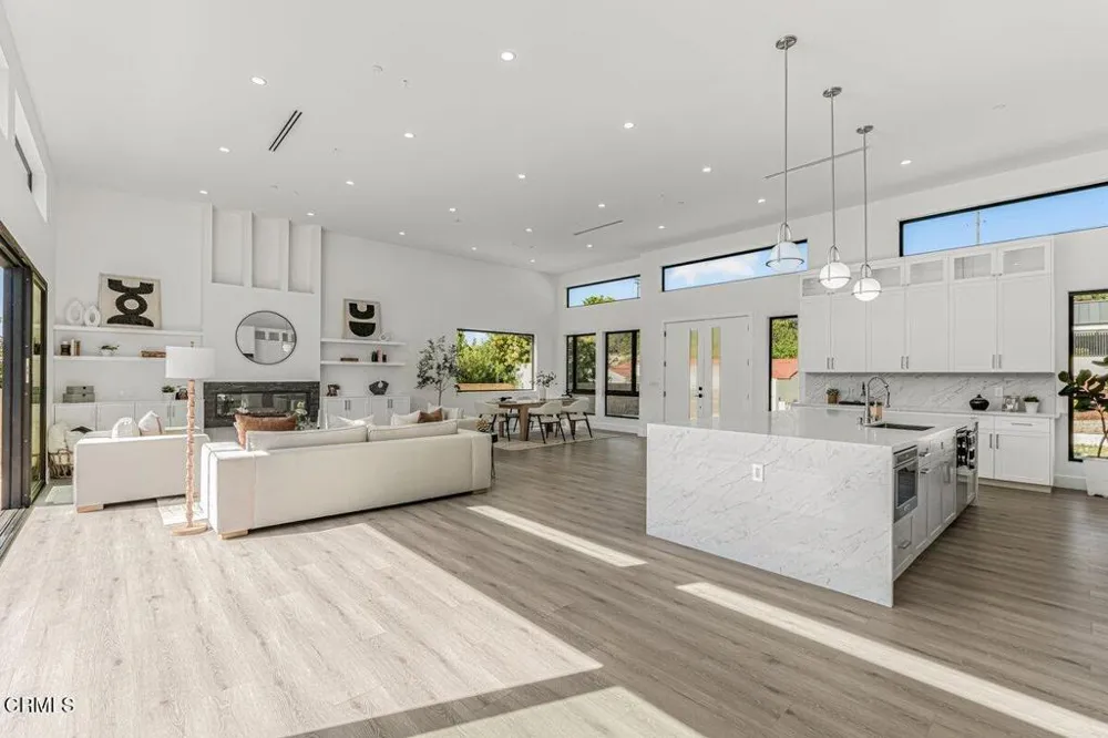 954 Colina Vista Ventura, CA 93003