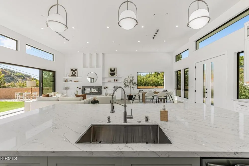 954 Colina Vista Ventura, CA 93003