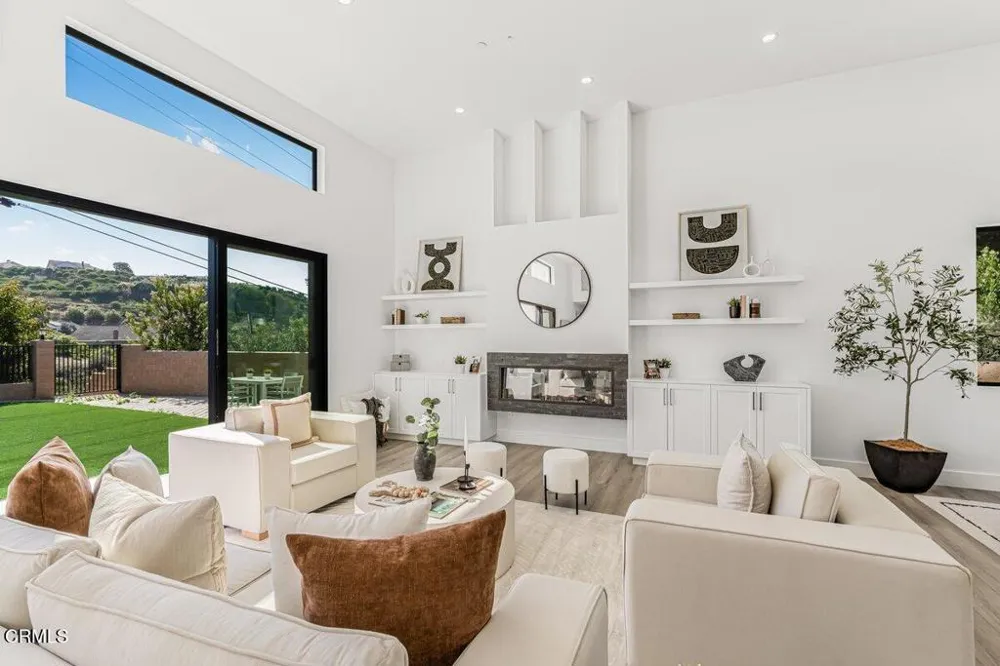 954 Colina Vista Ventura, CA 93003