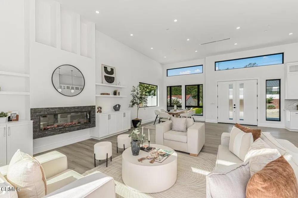 954 Colina Vista Ventura, CA 93003