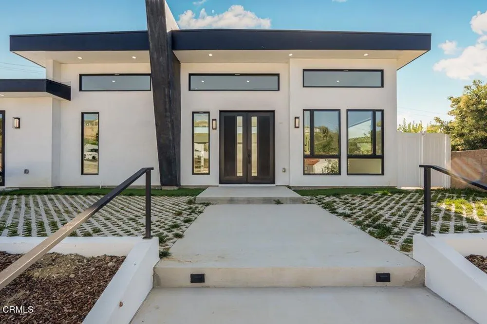 954 Colina Vista Ventura, CA 93003
