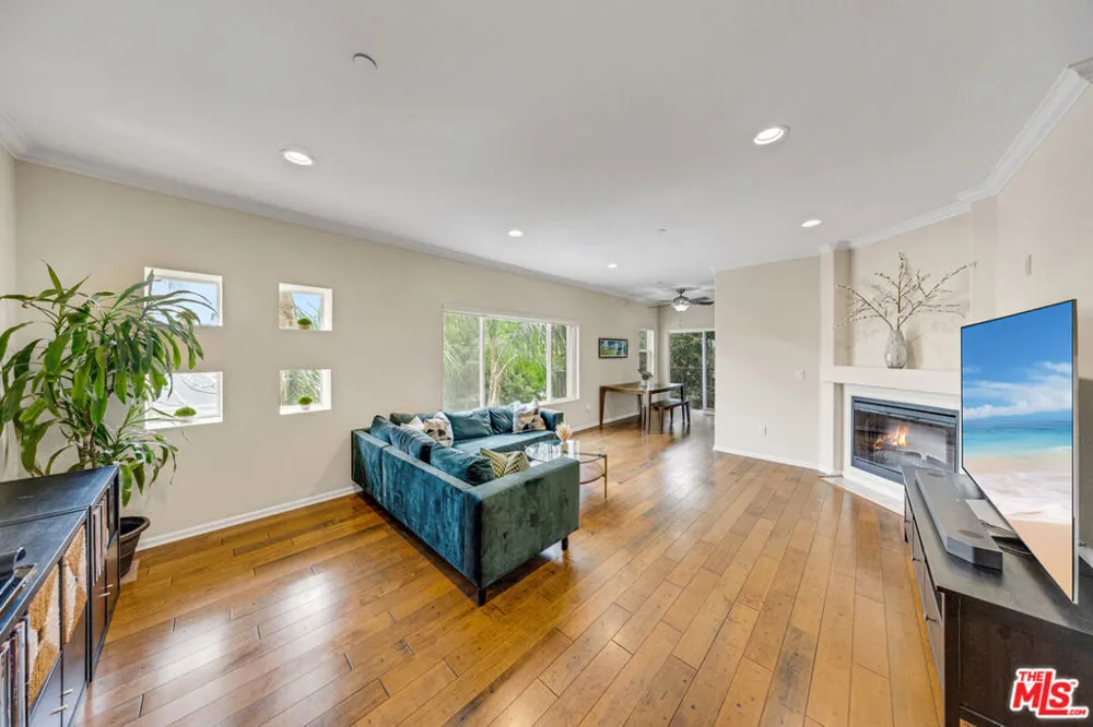 3401 S Bentley Avenue #301 Los Angeles, CA 90034