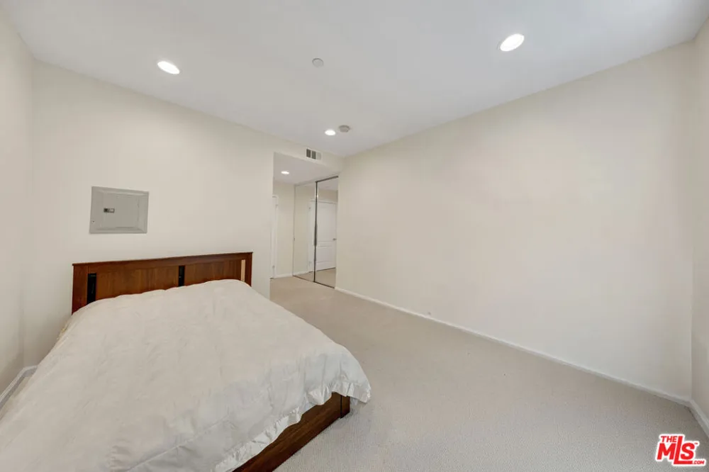 3401 S Bentley Avenue #301 Los Angeles, CA 90034