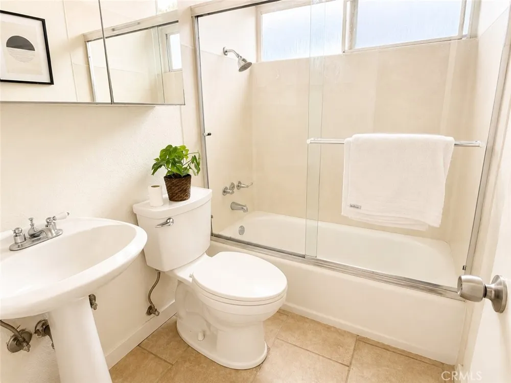2501 Santa Ysabel Fullerton, CA 92831
