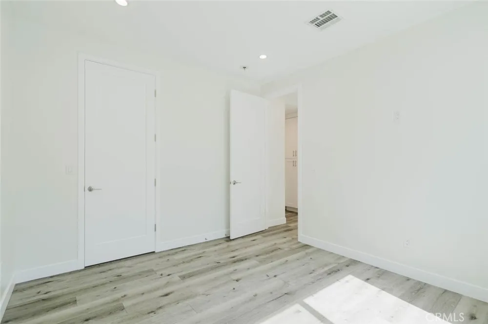 8107 Lemona Avenue Panorama City, CA 91402