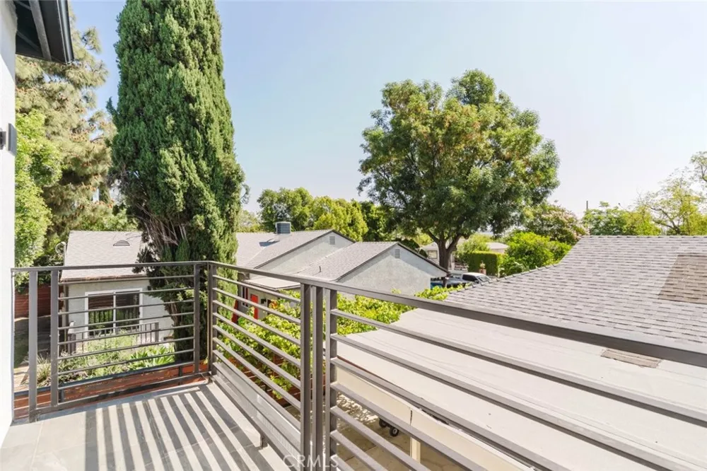 8107 Lemona Avenue Panorama City, CA 91402