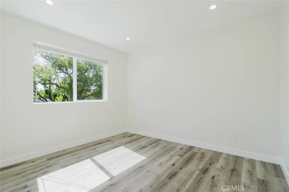 8107 Lemona Avenue Panorama City, CA 91402