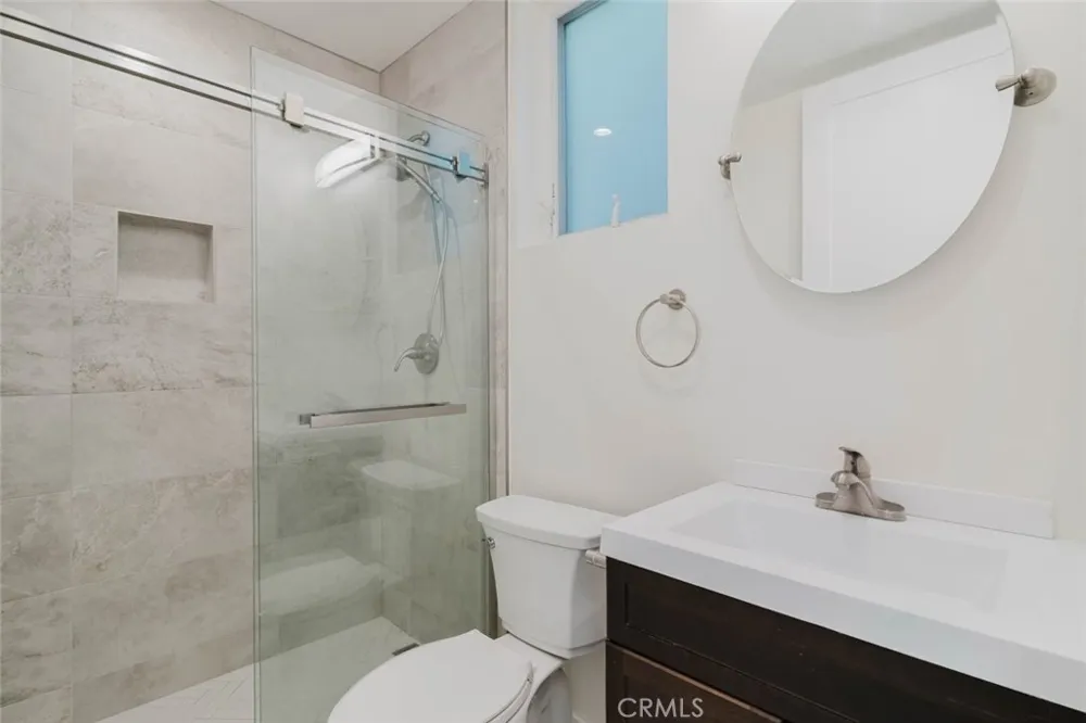 8107 Lemona Avenue Panorama City, CA 91402