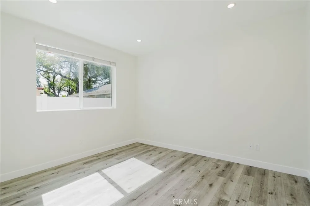 8107 Lemona Avenue Panorama City, CA 91402