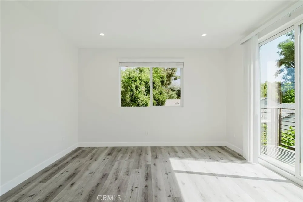 8107 Lemona Avenue Panorama City, CA 91402