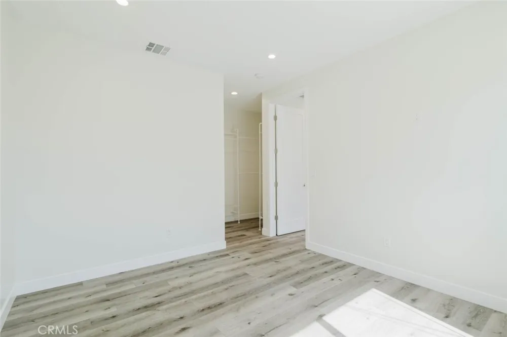8107 Lemona Avenue Panorama City, CA 91402
