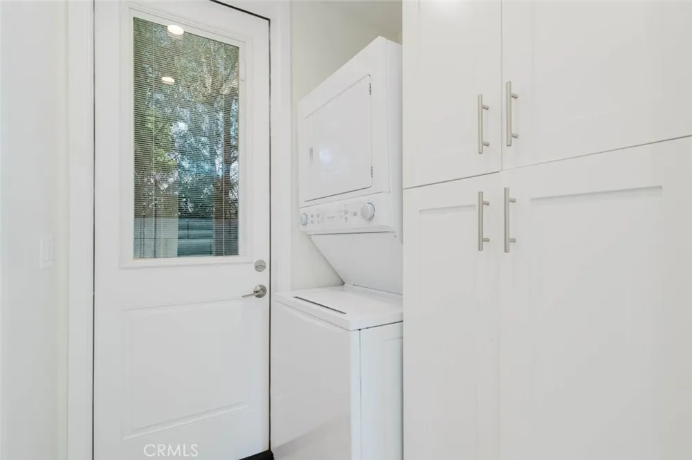 8107 Lemona Avenue Panorama City, CA 91402