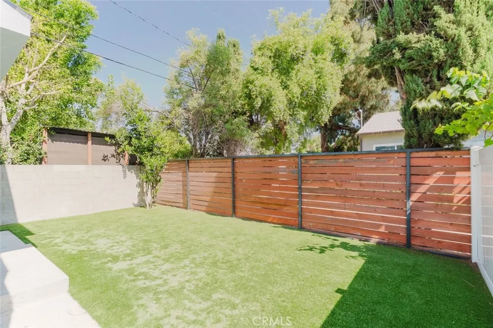 8107 Lemona Avenue Panorama City, CA 91402