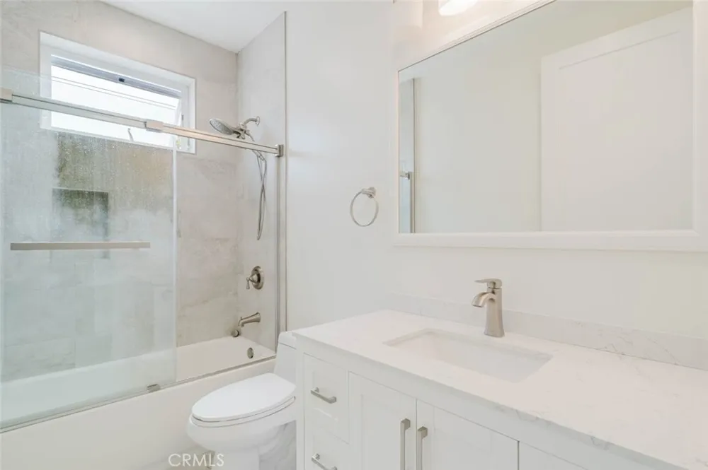 8107 Lemona Avenue Panorama City, CA 91402