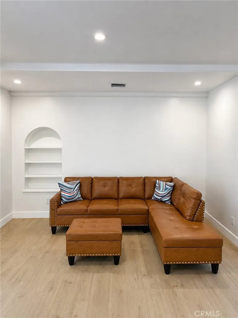 14720 Valerio Van Nuys, CA 91405