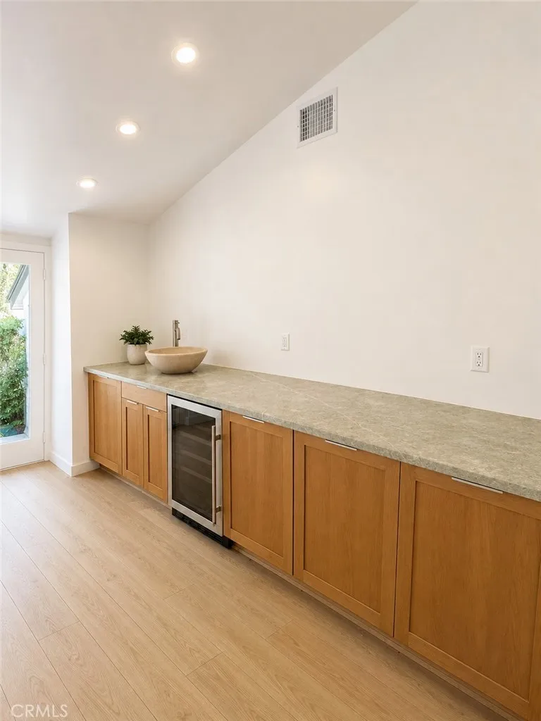 14720 Valerio Van Nuys, CA 91405