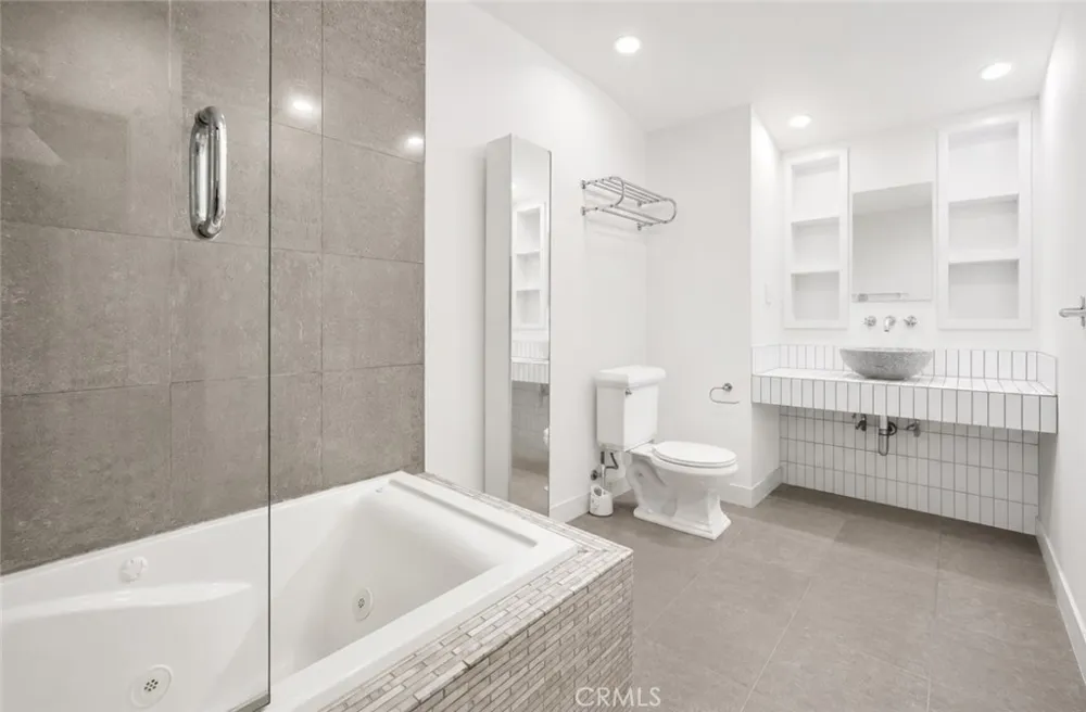 14720 Valerio Van Nuys, CA 91405