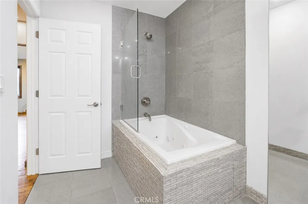 14720 Valerio Van Nuys, CA 91405