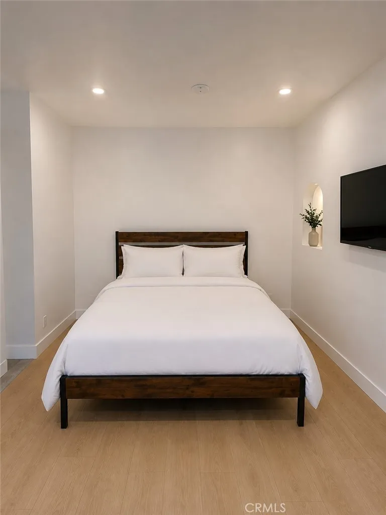 14720 Valerio Van Nuys, CA 91405