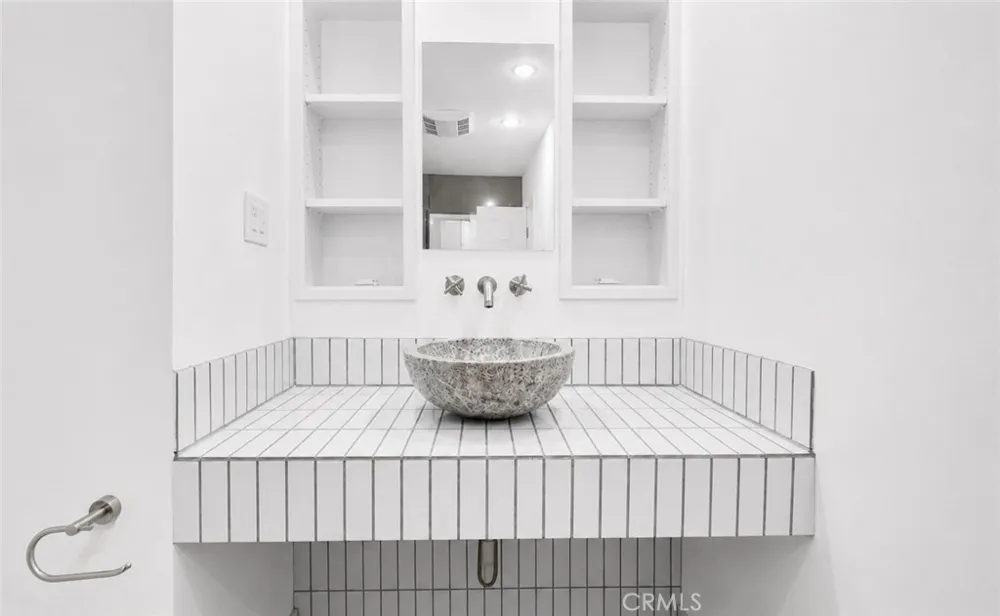 14720 Valerio Van Nuys, CA 91405