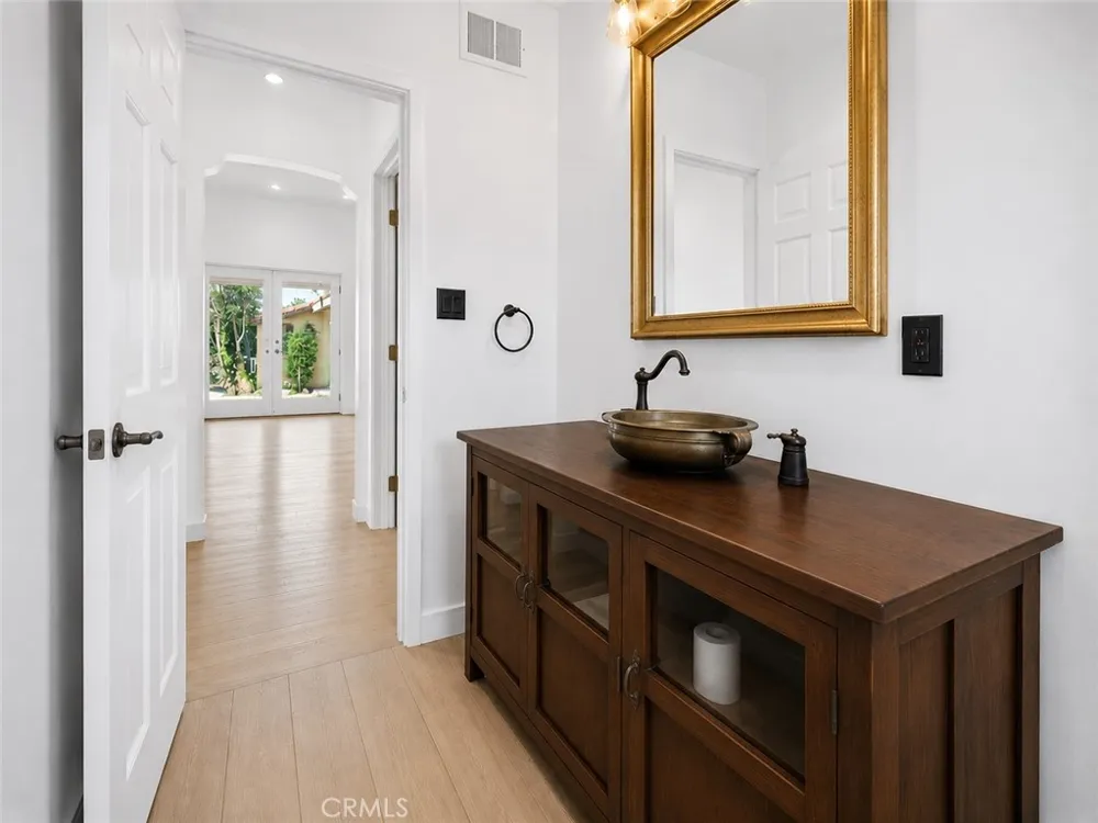 14720 Valerio Van Nuys, CA 91405