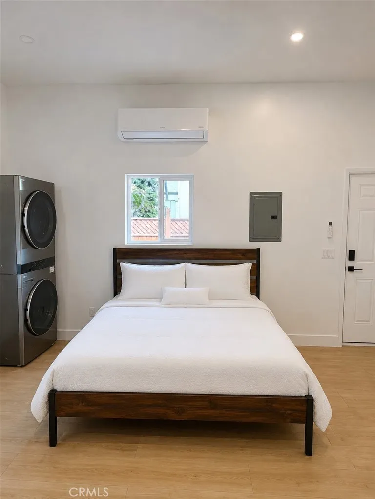 14720 Valerio Van Nuys, CA 91405