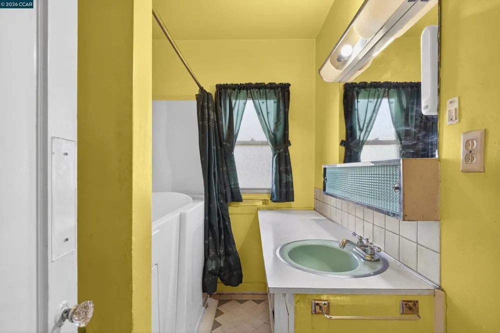 5526 Carl Ave Richmond, CA 94804