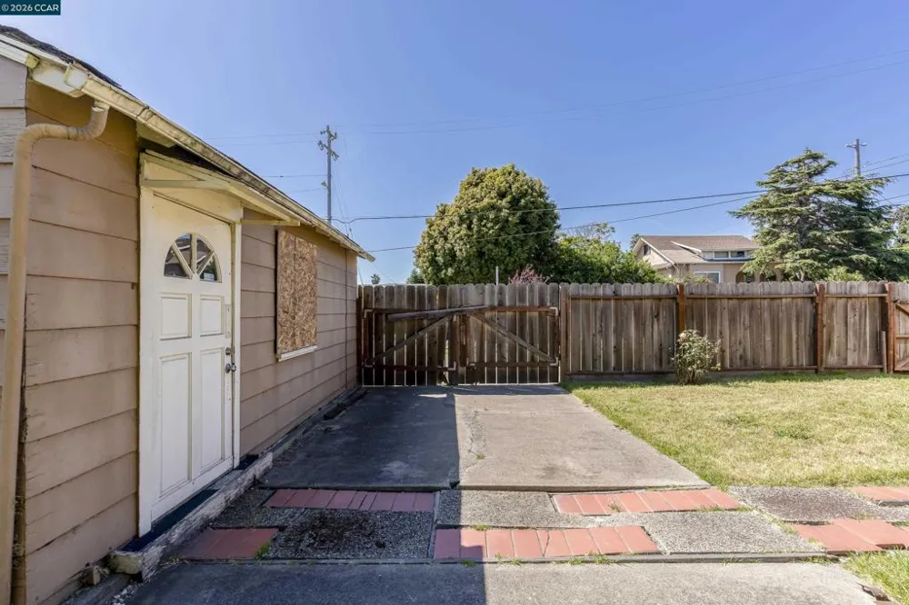 5526 Carl Ave Richmond, CA 94804